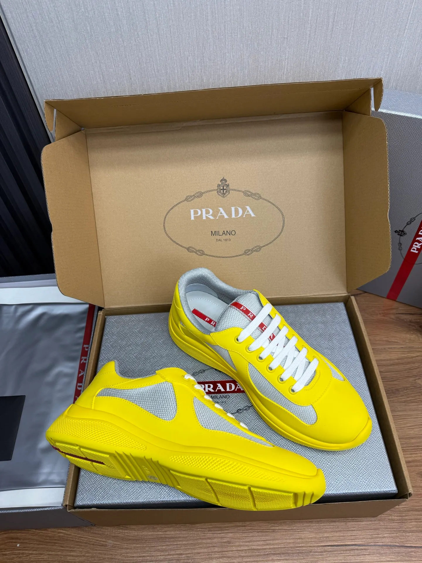 Men's shoes 640💰 [PRADA] Hot selling items🔥Must be recommended every day~~ Official website synchronized, 1:1 high quality shipments✔️ Imported cowhide fabric, rubber material + cowhide lining, original bottom, high-end airplane box packaging🎁 38-45 (38.45 custom-made, non-returnable)